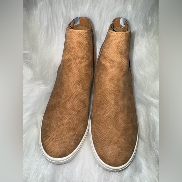 Coconuts by Matisse Brown Chukka Boots - Picture 1 of 7